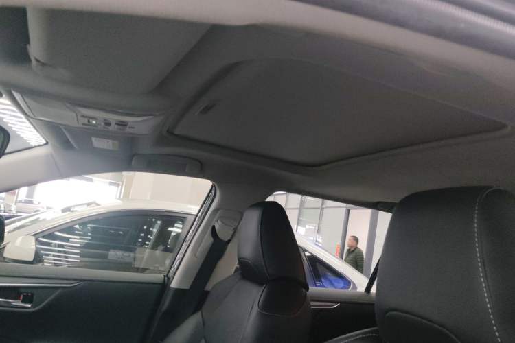 Used Toyota RAV4 2021 2.0L CVT Two-Wheel Drive Fashion PLUS Edition Headliner