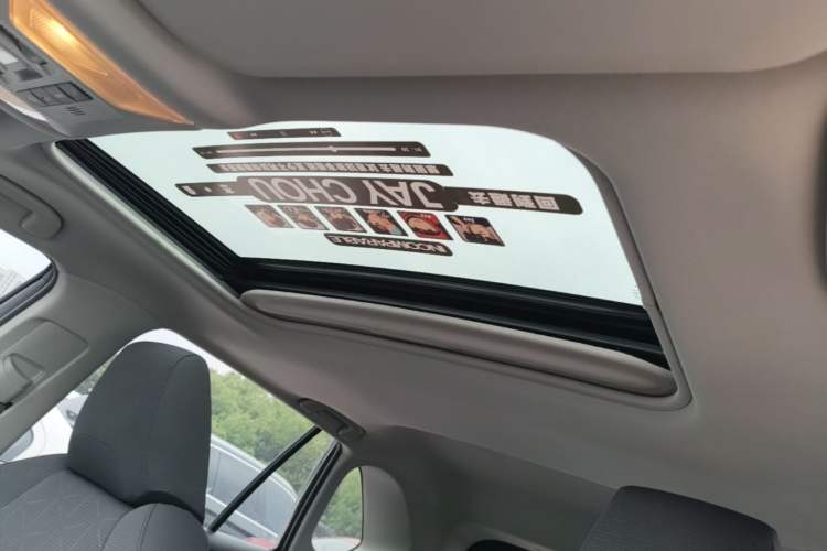 Used Toyota RAV4 2021 2.0L CVT Two-Wheel Drive Fashion Edition Headliner