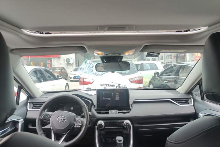 Used Toyota RAV4 2021 2.0L CVT Two-Wheel Drive Fashion Edition Headliner