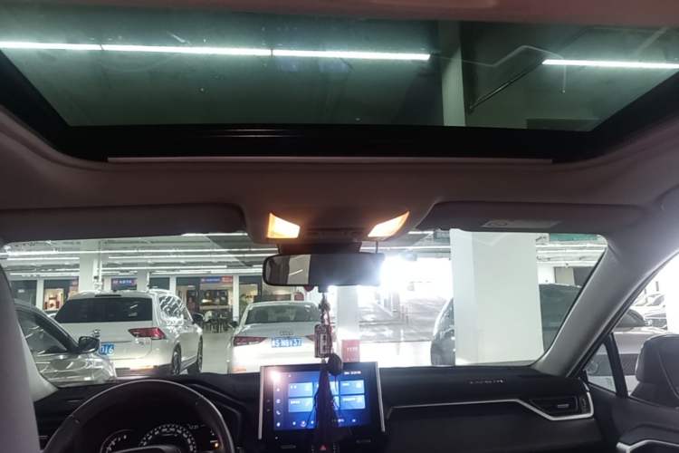 Used Toyota RAV4 2021 2.0L CVT Two-Wheel Drive Fashion PLUS Edition Headliner