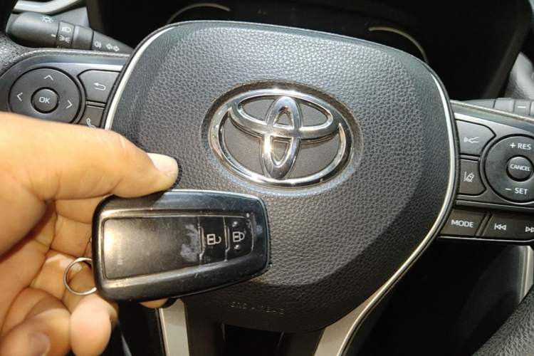 Used Toyota RAV4 2021 2.0L CVT Two-Wheel Drive Fashion Edition Interior 1