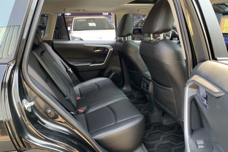 Used Toyota RAV4 2021 2.0L CVT Two-Wheel Drive Fashion Edition Interior 10