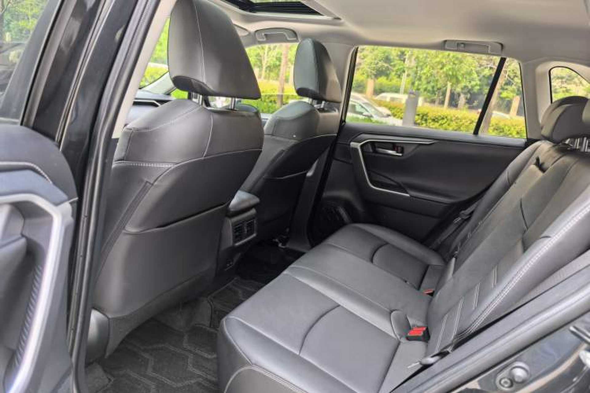 Used Toyota RAV4 2021 2.0L CVT Two-Wheel Drive Fashion PLUS Edition Interior 2