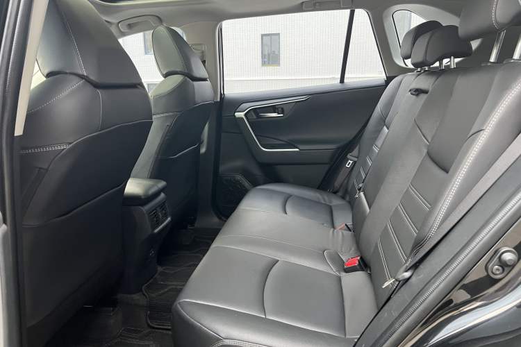 Used Toyota RAV4 2021 2.0L CVT Two-Wheel Drive Fashion PLUS Edition Interior 3