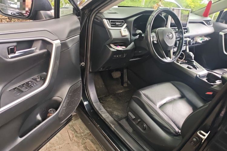 Used Toyota RAV4 2021 Dual-Engine 2.5L E-CVT Four-Wheel Drive Elite PLUS Edition Interior 3
