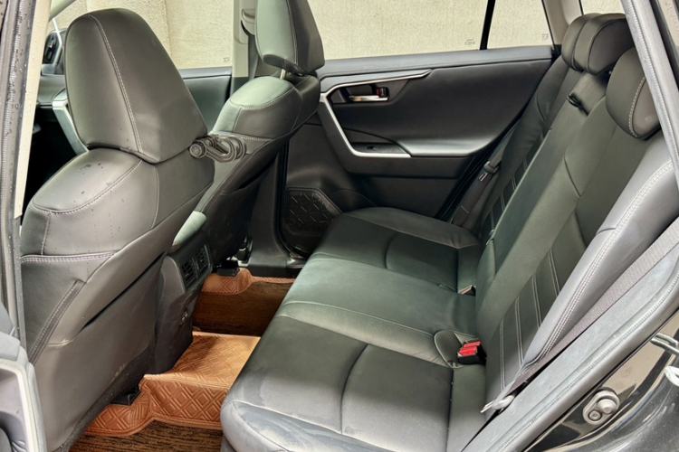 Used Toyota RAV4 2021 Revised Version Dual-Motor Hybrid 2.5L E-CVT 4x4 Elite PLUS Edition Interior 3