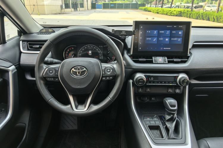 Used Toyota RAV4 2021 2.0L CVT Two-Wheel Drive Fashion PLUS Edition Interior 5