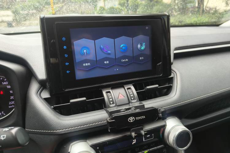 Used Toyota RAV4 2021 2.0L CVT Two-Wheel Drive Urban Edition Interior 5