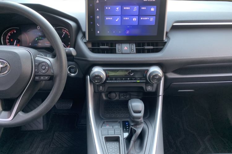 Used Toyota RAV4 2021 2.0L CVT Two-Wheel Drive Fashion Edition Interior 9