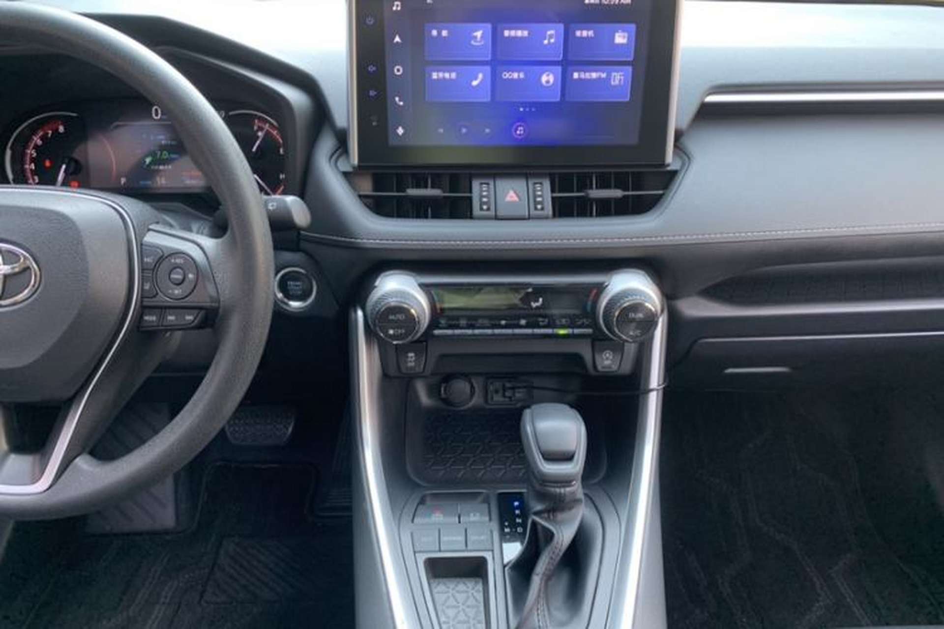 Used Toyota RAV4 2021 2.0L CVT Two-Wheel Drive Fashion Edition Interior 9