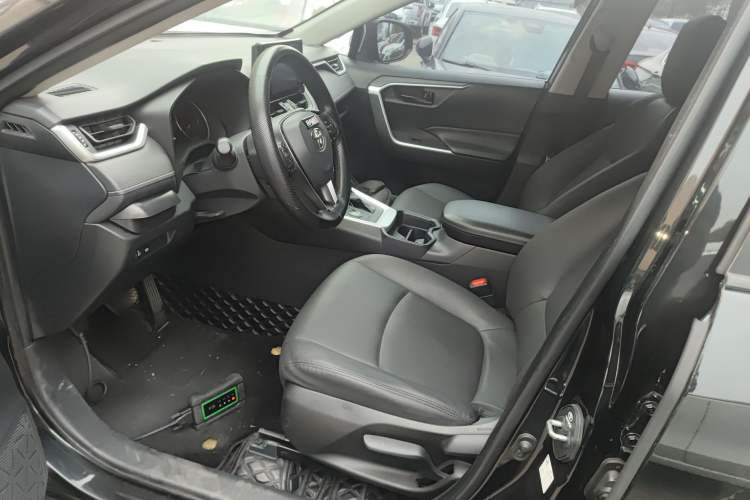 Used Toyota RAV4 2021 2.0L CVT Two-Wheel Drive Urban Edition Left Front Seat