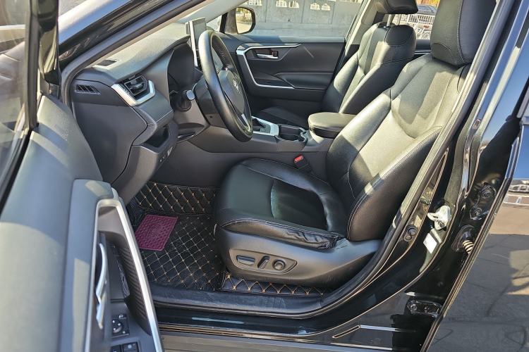 Used Toyota RAV4 2021 Revised Version Dual-Motor Hybrid 2.5L E-CVT Two-Wheel Drive Elite Edition Left Front Seat