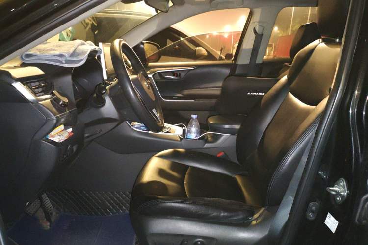Used Toyota RAV4 2021 Dual-Engine 2.5L E-CVT Two-Wheel Drive Elite Edition Left Front Seat