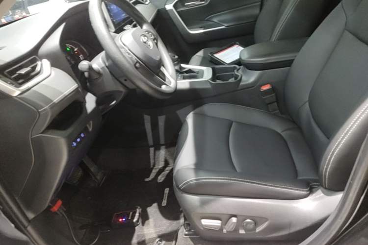 Used Toyota RAV4 2021 2.0L CVT Two-Wheel Drive Fashion Edition Left Front Seat