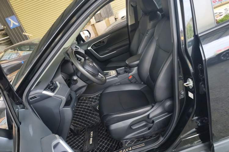 Used Toyota RAV4 2021 2.0L CVT Two-Wheel Drive Urban Edition Left Front Seat