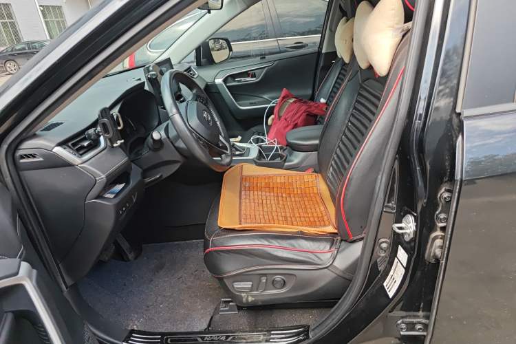 Used Toyota RAV4 2021 2.0L CVT Two-Wheel Drive Fashion Edition Left Front Seat