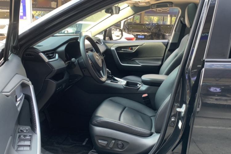 Used Toyota RAV4 2021 2.0L CVT Two-Wheel Drive Fashion Edition Left Front Seat