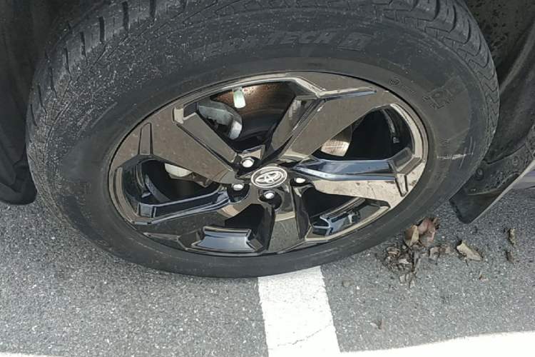 Used Toyota RAV4 2021 Dual-Engine 2.5L E-CVT Four-Wheel Drive Elite PLUS Edition Left Front Wheel Hub