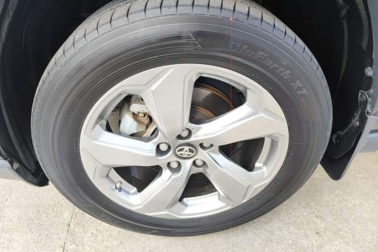 Used Toyota RAV4 2021 2.0L CVT Two-Wheel Drive Fashion Edition Left Front Wheel Hub