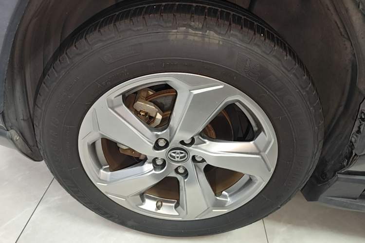 Used Toyota RAV4 2021 2.0L CVT Two-Wheel Drive Fashion PLUS Edition Left Front Wheel Hub