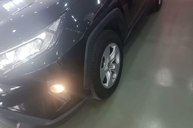 Used Toyota RAV4 2021 2.0L CVT Two-Wheel Drive Urban Edition Left Front Wheel Hub