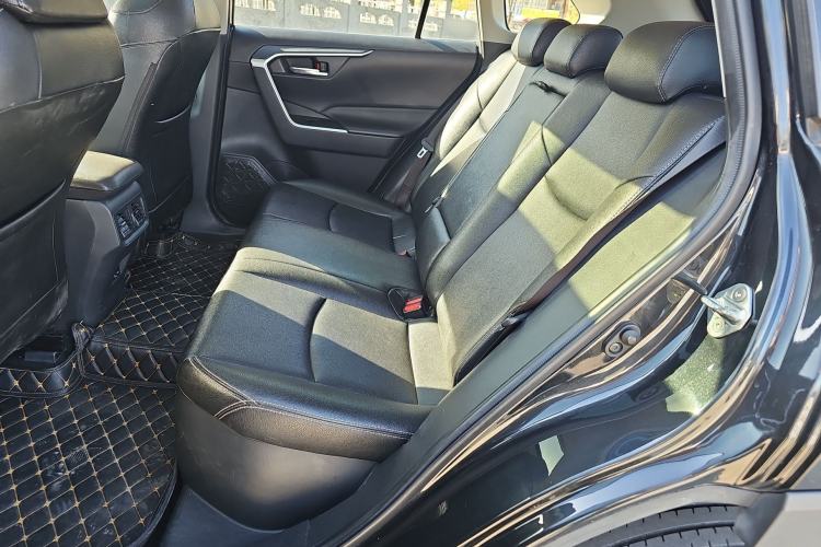 Used Toyota RAV4 2021 Revised Version Dual-Motor Hybrid 2.5L E-CVT Two-Wheel Drive Elite Edition Left Rear Seat