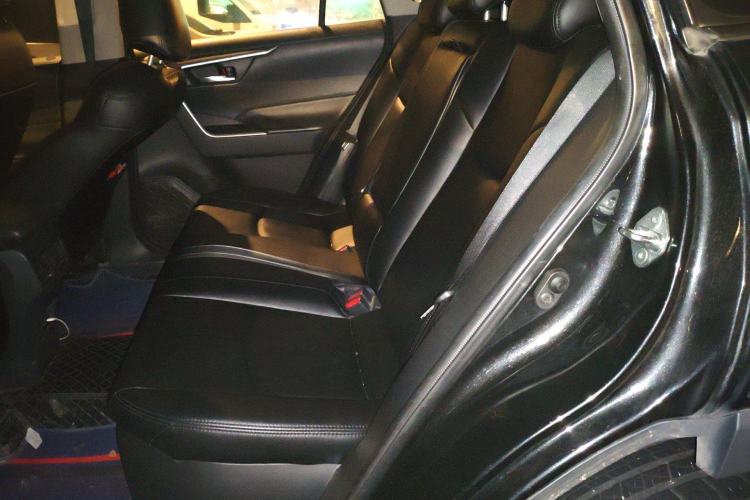Used Toyota RAV4 2021 Dual-Engine 2.5L E-CVT Two-Wheel Drive Elite Edition Left Rear Seat