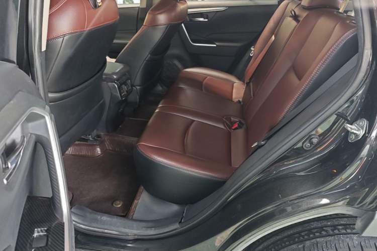 Used Toyota RAV4 2021 2.0L CVT Two-Wheel Drive Fashion Edition Left Rear Seat
