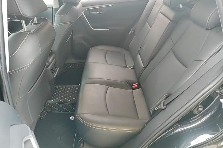 Used Toyota RAV4 2021 2.0L CVT Two-Wheel Drive Fashion Edition Left Rear Seat