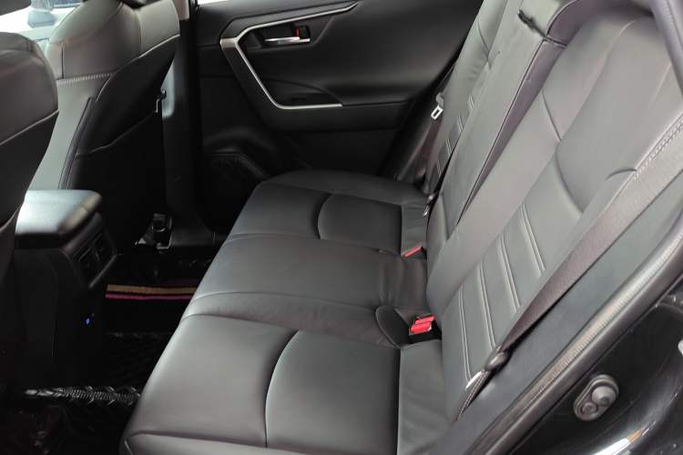 Used Toyota RAV4 2021 2.0L CVT Two-Wheel Drive Fashion PLUS Edition Left Rear Seat