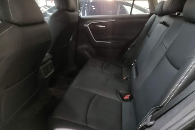 Used Toyota RAV4 2021 2.0L CVT Two-Wheel Drive Fashion Edition Left Rear Seat