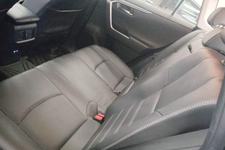 Used Toyota RAV4 2021 2.0L CVT Two-Wheel Drive Fashion PLUS Edition Left Rear Seat