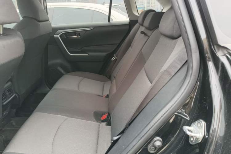 Used Toyota RAV4 2021 2.0L CVT Two-Wheel Drive Fashion Edition Left Rear Seat