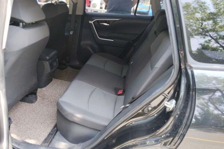 Used Toyota RAV4 2021 Dual-Engine 2.5L E-CVT Two-Wheel Drive Elite Edition Left Rear Seat