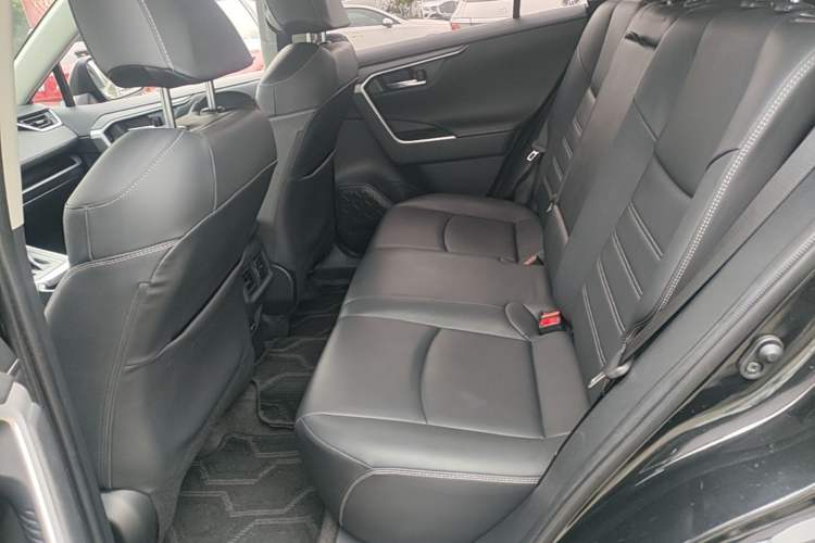 Used Toyota RAV4 2021 2.0L CVT Two-Wheel Drive Fashion PLUS Edition Left Rear Seat