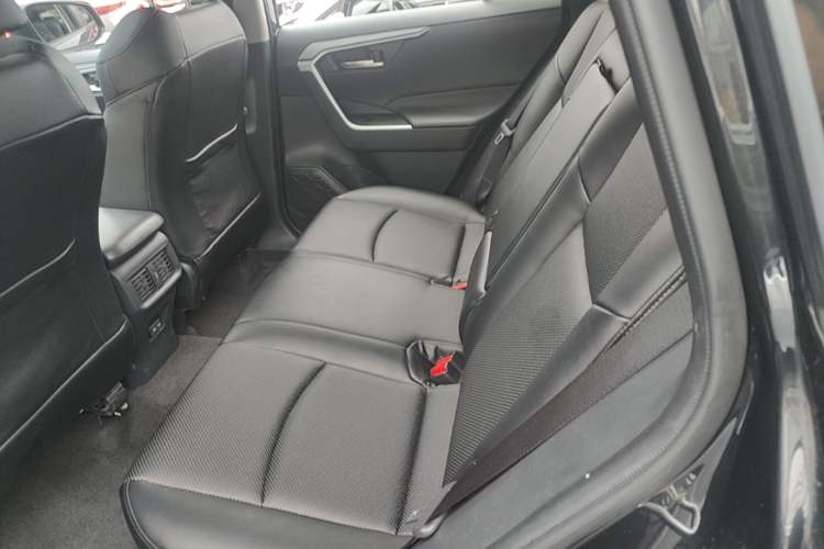 Used Toyota RAV4 2021 2.0L CVT Two-Wheel Drive Fashion Edition Left Rear Seat