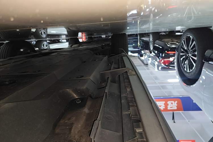 Used Toyota RAV4 2021 2.0L CVT Two-Wheel Drive Fashion PLUS Edition Left Side Sill