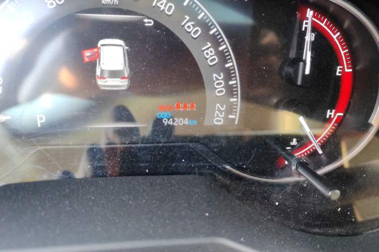 Used Toyota RAV4 2021 2.0L CVT Two-Wheel Drive Fashion Edition Odometer Close Up