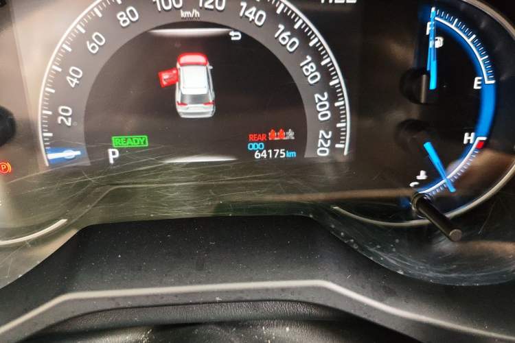 Used Toyota RAV4 2021 Dual-Engine 2.5L E-CVT Four-Wheel Drive Elite PLUS Edition Odometer Close Up