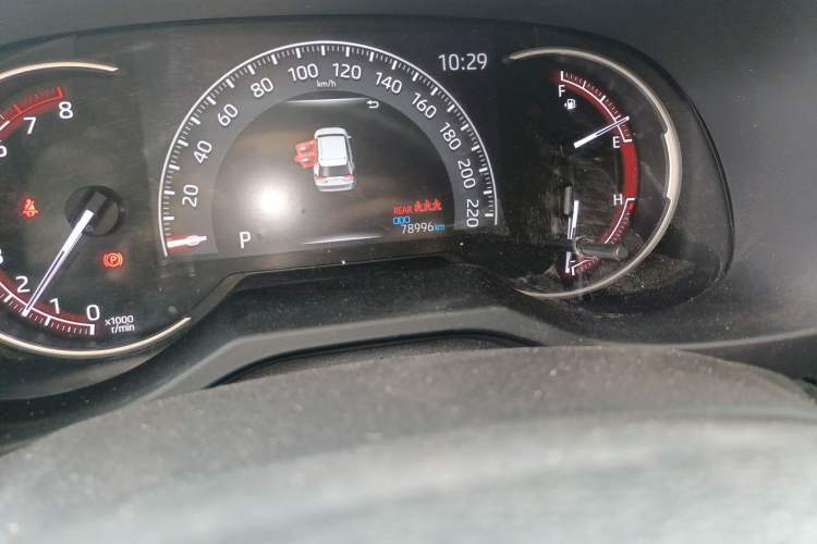 Used Toyota RAV4 2021 2.0L CVT Two-Wheel Drive Fashion Edition Odometer Close Up