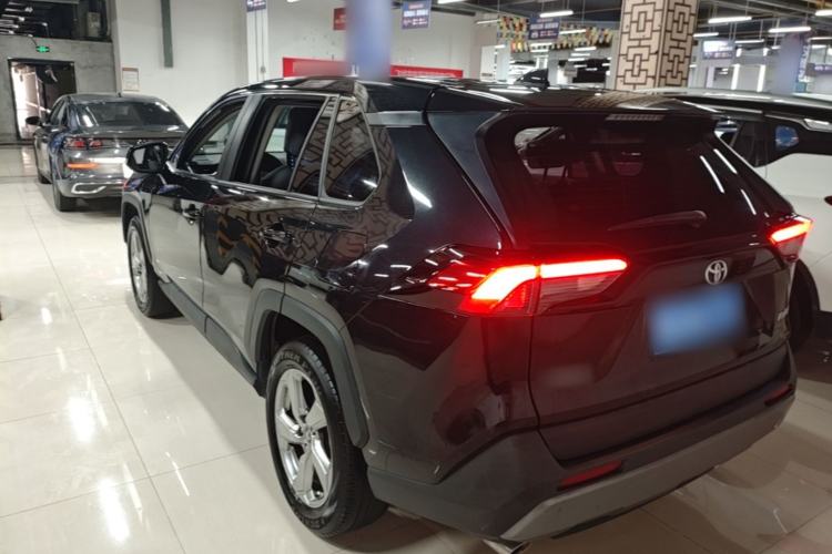 Used Toyota RAV4 2021 2.0L CVT Two-Wheel Drive Fashion PLUS Edition Rear Left 45 Deg
