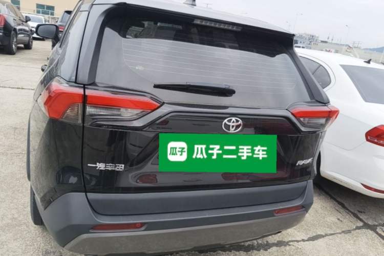 Used Toyota RAV4 2021 2.0L CVT Two-Wheel Drive Fashion Edition Rear