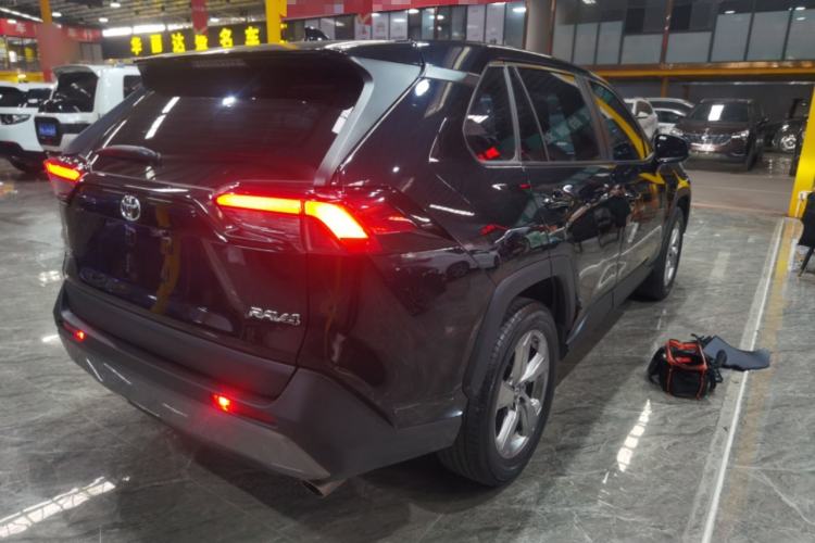 Used Toyota RAV4 2021 2.0L CVT Two-Wheel Drive Fashion PLUS Edition Rear Right 45 Deg
