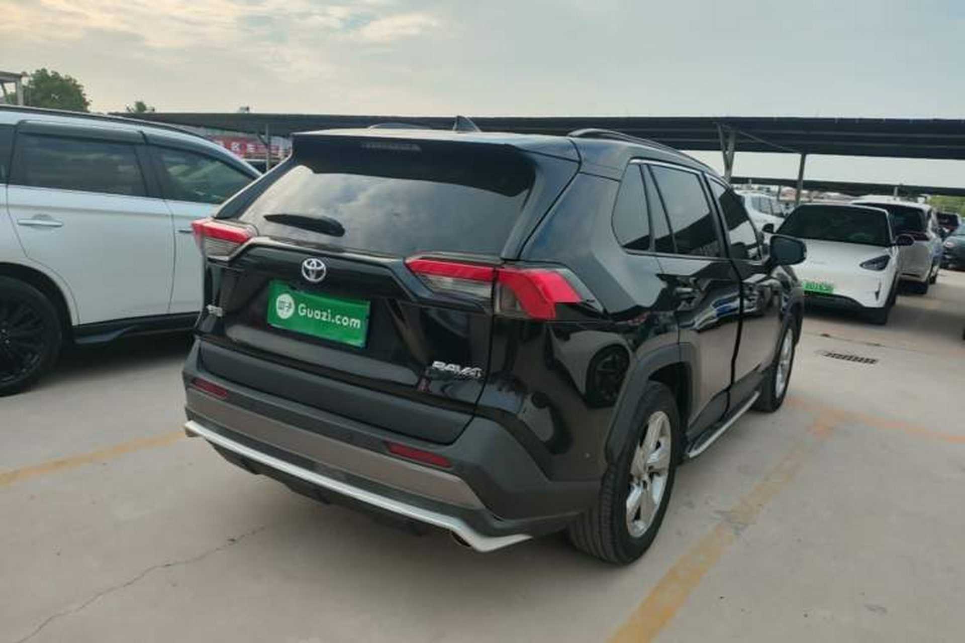 Used Toyota RAV4 2021 2.0L CVT Two-Wheel Drive Fashion PLUS Edition Rear Right 45 Deg