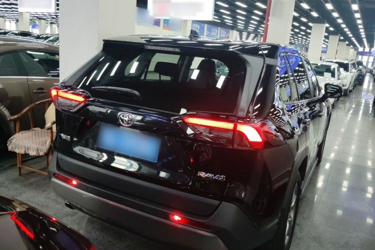 Used Toyota RAV4 2021 2.0L CVT Two-Wheel Drive Fashion PLUS Edition Rear Right 45 Deg