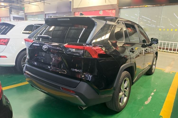 Used Toyota RAV4 2021 2.0L CVT Two-Wheel Drive Fashion PLUS Edition Rear Right 45 Deg