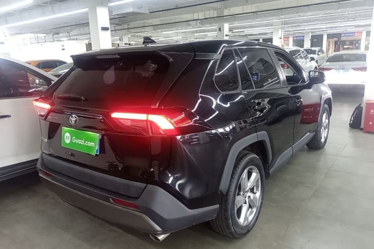 Used Toyota RAV4 2021 2.0L CVT Two-Wheel Drive Fashion PLUS Edition Rear Right 45 Deg