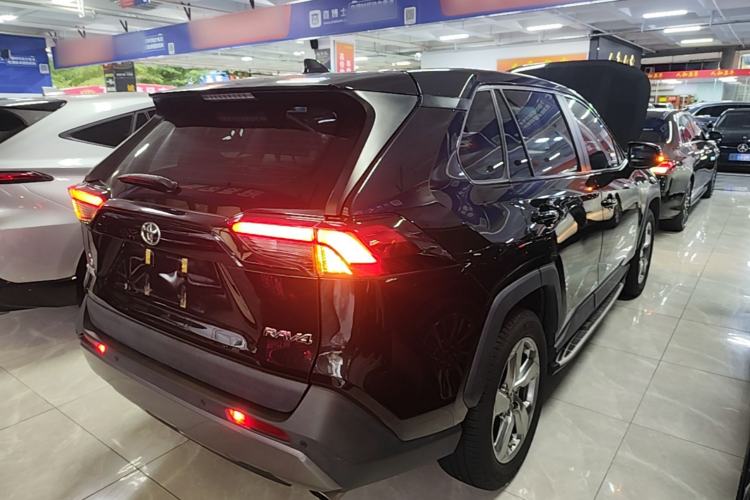 Used Toyota RAV4 2021 2.0L CVT Two-Wheel Drive Fashion PLUS Edition Rear Right 45 Deg