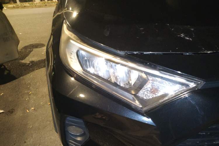 Used Toyota RAV4 2021 Dual-Engine 2.5L E-CVT Two-Wheel Drive Elite Edition Right Front Headlight