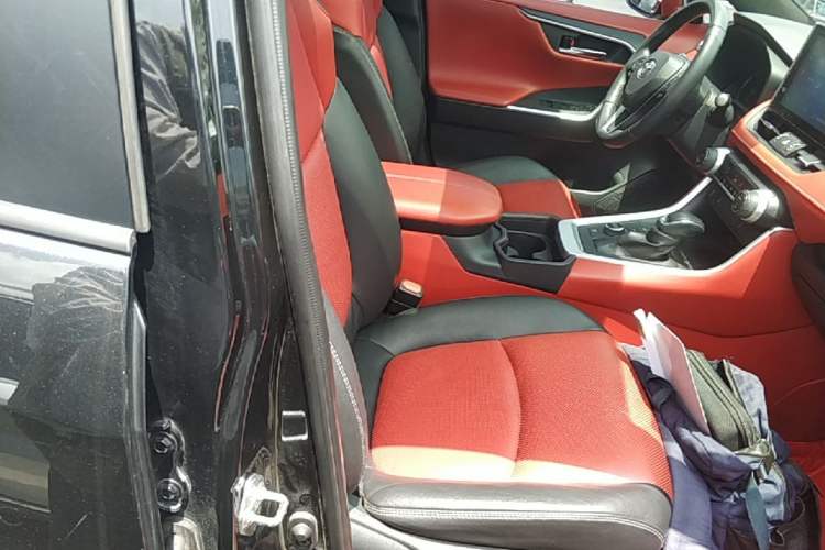 Used Toyota RAV4 2021 Dual-Engine 2.5L E-CVT Four-Wheel Drive Elite PLUS Edition Right Front Seat